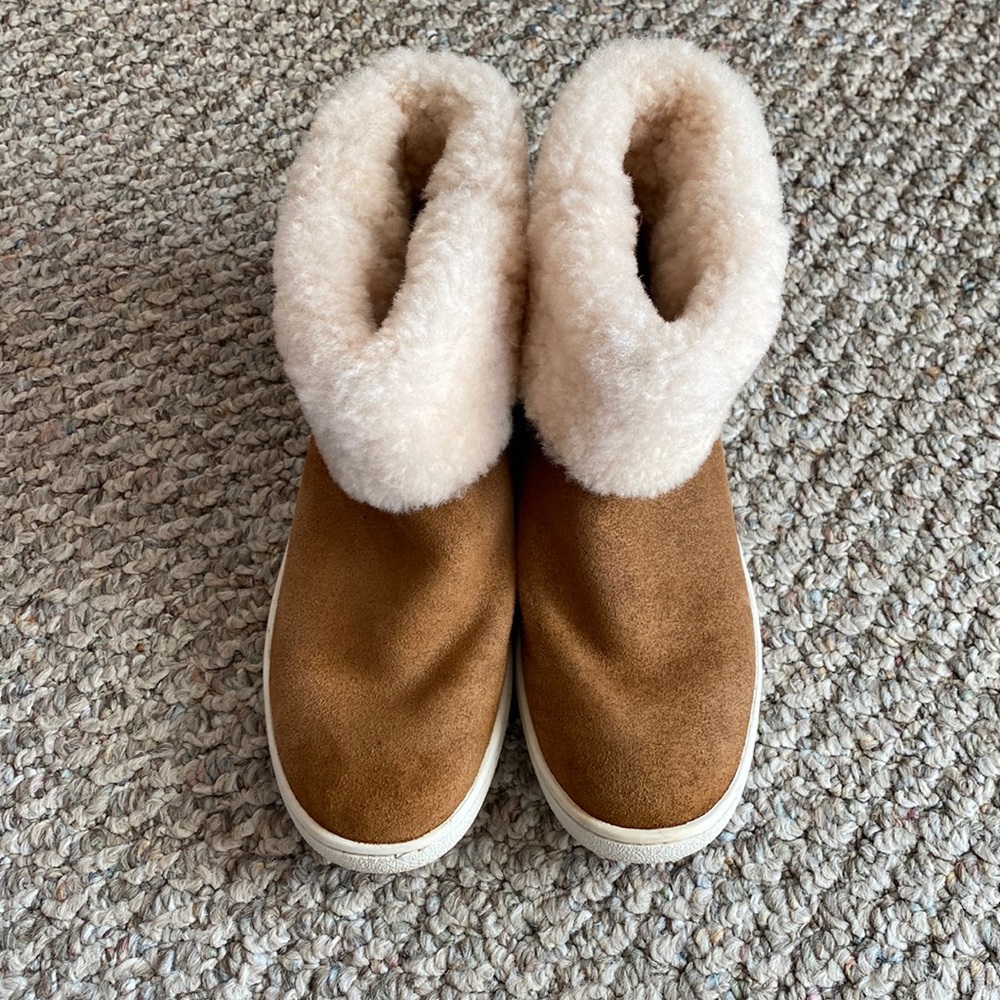 Tan Ugg Boots with fold down Sherpa